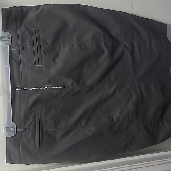 Grey above the knee pencil skirt: Saudra Augelazzi - Picture 3 of 4